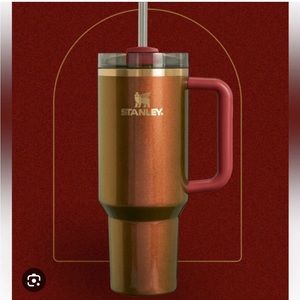 Lainey wilson colab with stanley